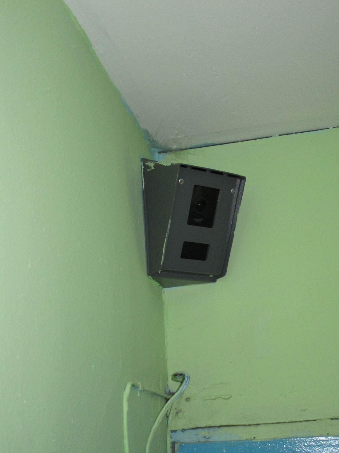 установка камеры в коридоре